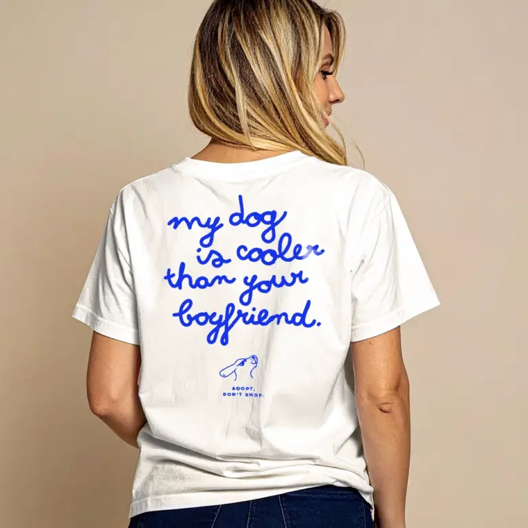 Unisex T-Shirt aus Bio-Baumwolle in Weiß mit blauem Tierschutz-Spruch ‚Boyfriend'